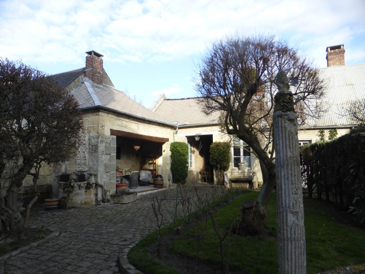 Vente - Maison - 9 pièces à Crépy