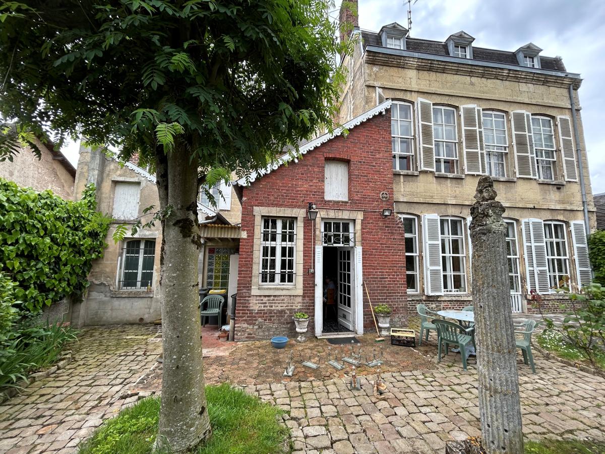 Vente - Maison -  9 pièce(s) -  353 m² à Crépy - image 1