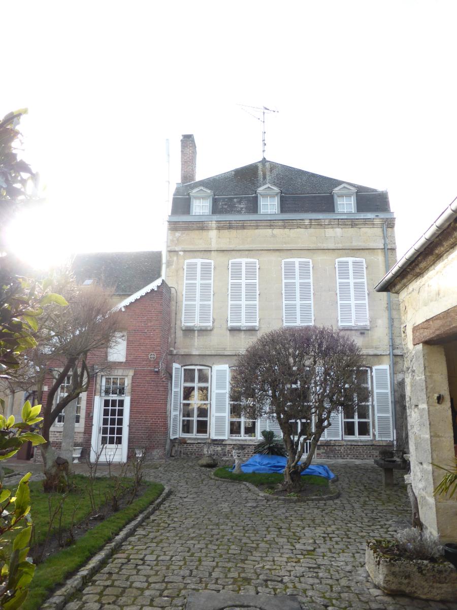 Vente - Maison - 9 pièces à Crépy